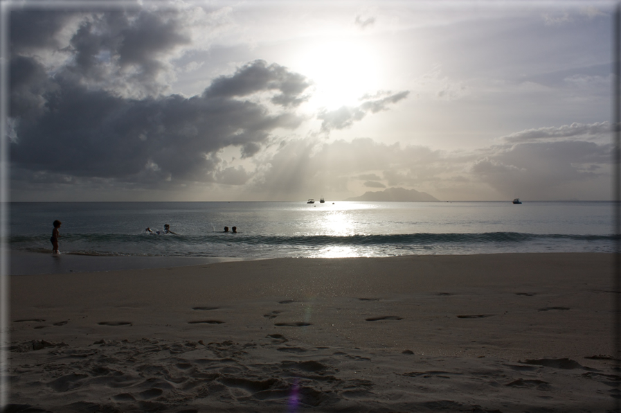 foto Alba e Tramonto alle Isole Seychelles